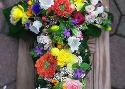Blumiges Kreuz