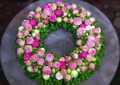 Rundgesteckter Rosenkranz