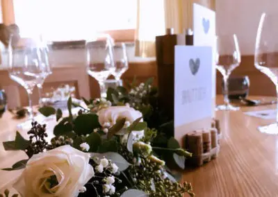 Tischdeko weiss mit Eucalyptus